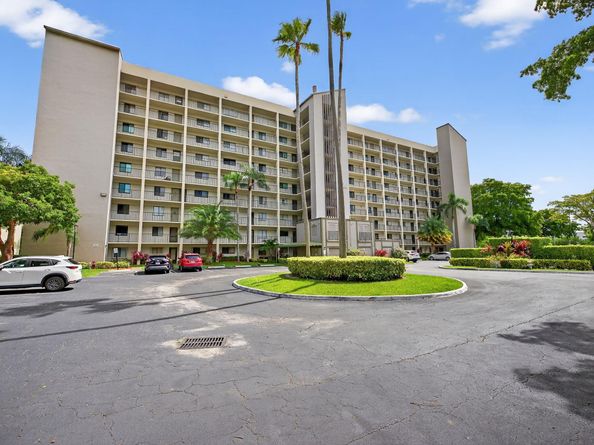 2205 S Cypress Bend Dr 505, Pompano Beach FL 33069