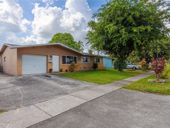 511 N 65th Ave