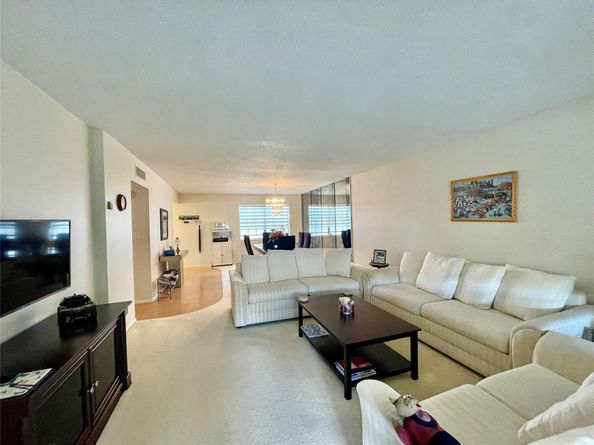 4140 NW 44th Ave 211, Lauderdale Lakes FL 33319