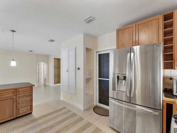 921 SW 17th St, Fort Lauderdale FL 33315