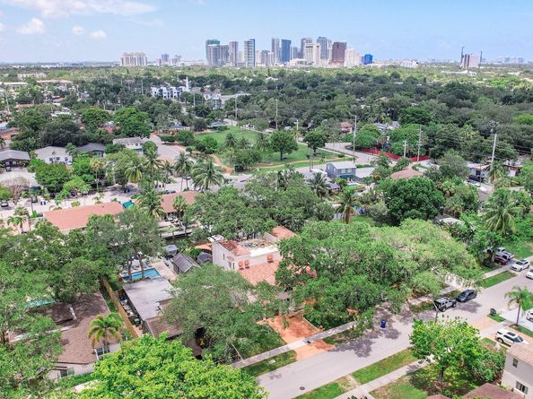 921 SW 17th St, Fort Lauderdale FL 33315