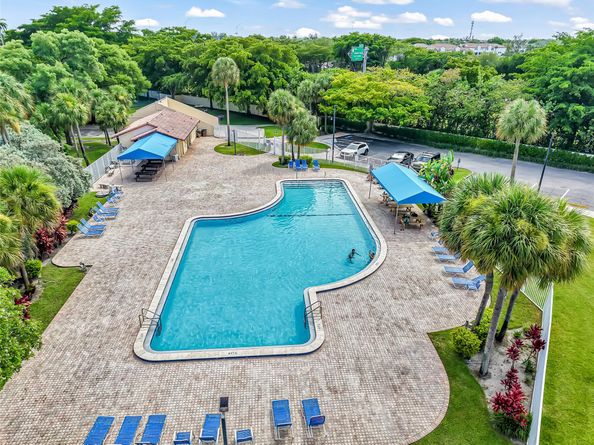 4743 NW 3rd St, Deerfield Beach FL 33442