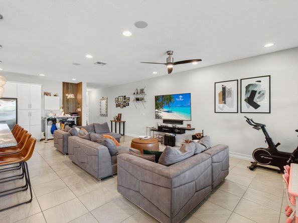 12041 Park Central, Royal Palm Beach FL 33411