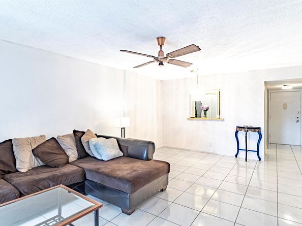 404 NW 68th Avenue 407, Plantation FL 33317