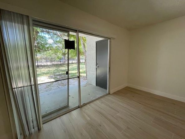 530 SW 113th Way 530, Hollywood FL 33025