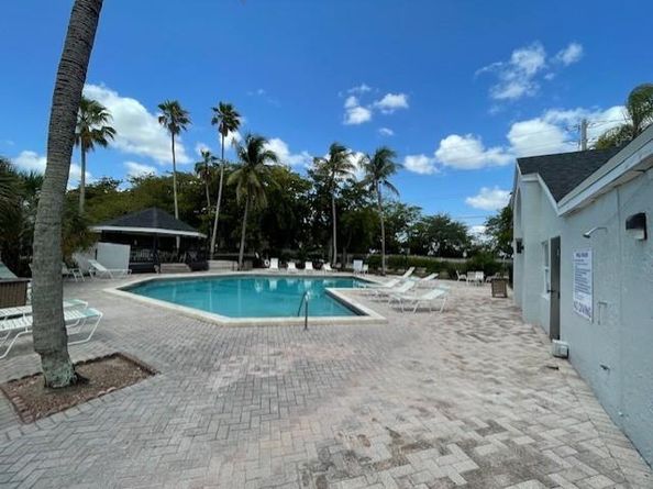 530 SW 113th Way 530, Hollywood FL 33025
