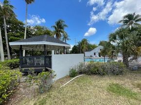 530 SW 113th Way 530, Hollywood FL 33025
