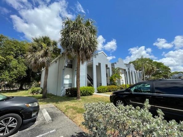 530 SW 113th Way 530, Hollywood FL 33025