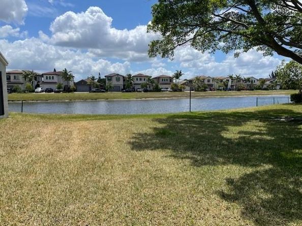 530 SW 113th Way 530, Hollywood FL 33025