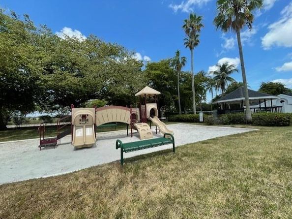 530 SW 113th Way 530, Hollywood FL 33025