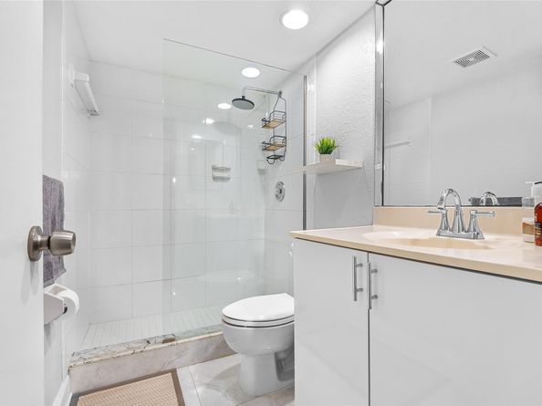 3216 SE 8th St 303, Pompano Beach FL 33062