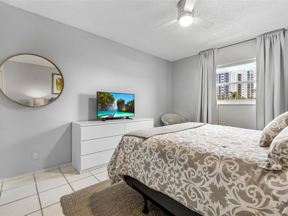 3216 SE 8th St 303, Pompano Beach FL 33062