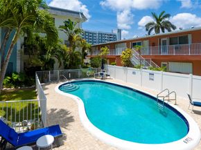 3216 SE 8th St 303, Pompano Beach FL 33062