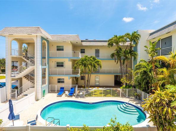 3216 SE 8th St 303, Pompano Beach FL 33062