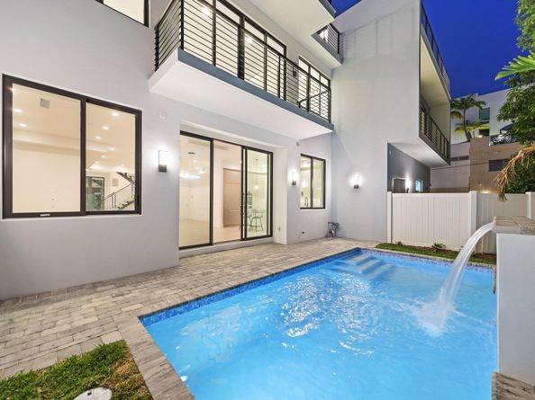 408 SE 2nd Street, Delray Beach FL 33483