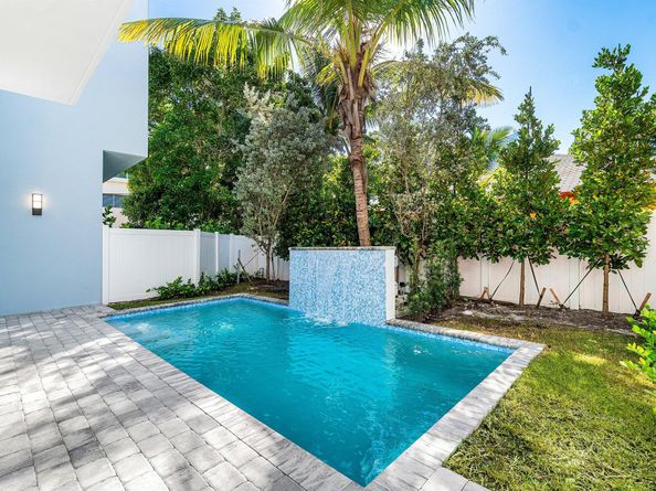 408 SE 2nd Street, Delray Beach FL 33483