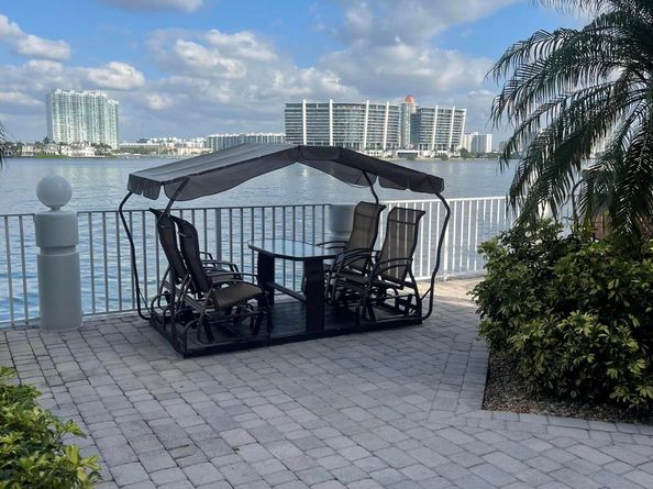 17700 N Bay Road 702, Sunny Isles Beach FL 33160