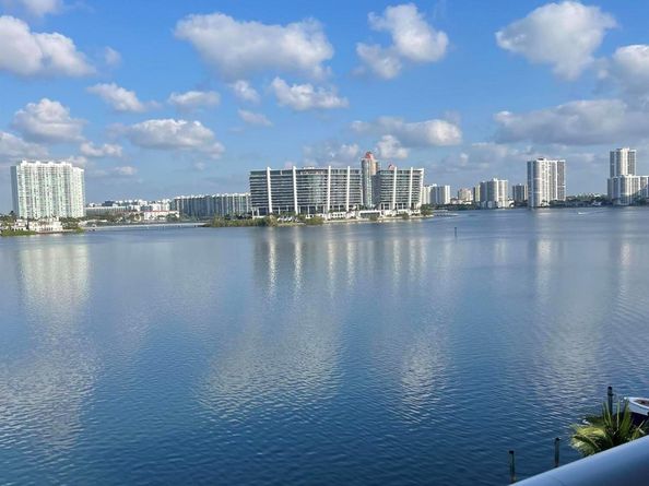 17700 N Bay Road 702, Sunny Isles Beach FL 33160