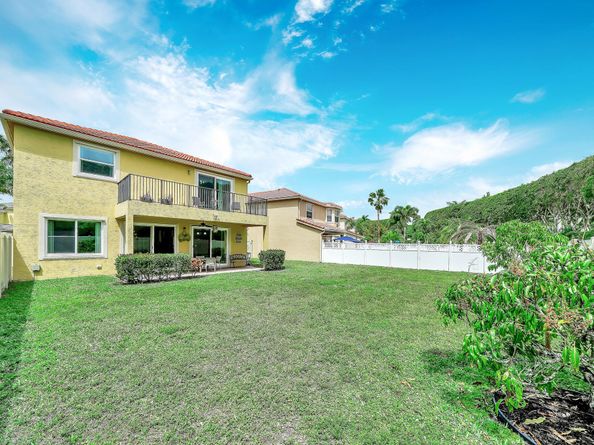 9161 Dupont Place, Wellington FL 33414