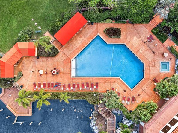 306 Congressional Way 306, Deerfield Beach FL 33442