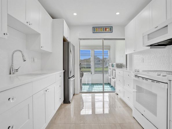 32 Abbey Lane 205, Delray Beach FL 33446