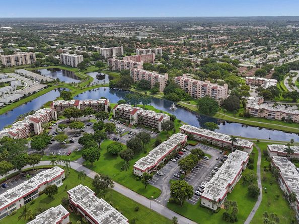 32 Abbey Lane 205, Delray Beach FL 33446