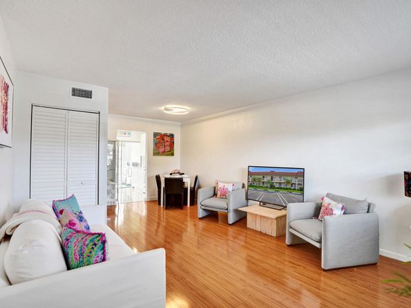 32 Abbey Lane 205, Delray Beach FL 33446