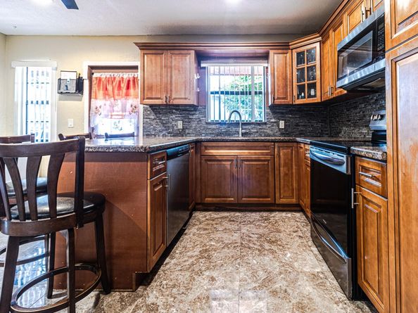 661 SW 28th Way, Fort Lauderdale FL 33312