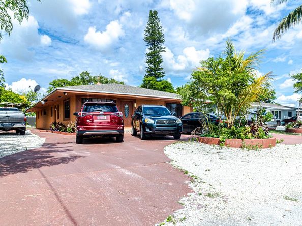 661 SW 28th Way, Fort Lauderdale FL 33312