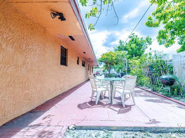 661 SW 28th Way, Fort Lauderdale FL 33312