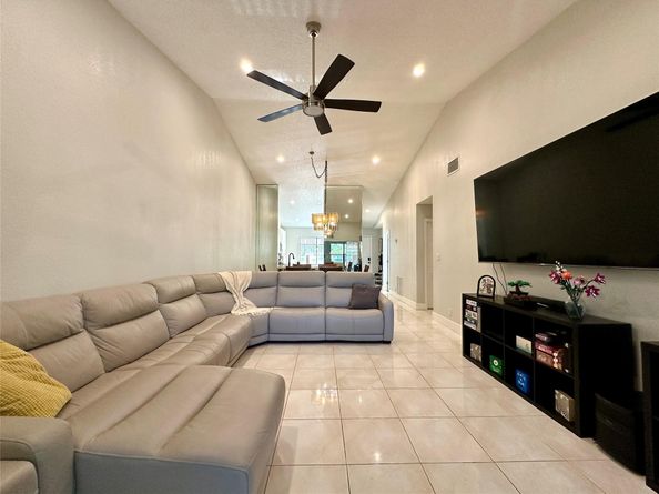 3264 Carambola Cir 3264, Coconut Creek FL 33066