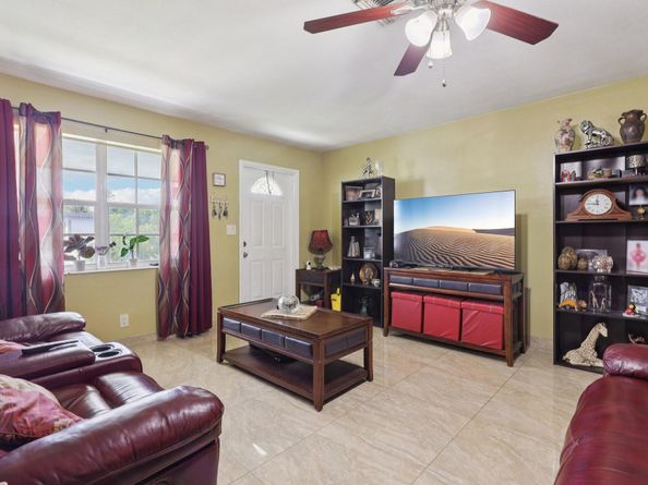7591 Polk St, Hollywood FL 33024