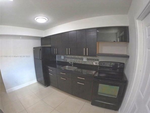 538 SW 7th Street, Hallandale Beach FL 33009