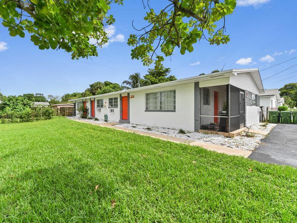 538 SW 7th Street, Hallandale Beach FL 33009