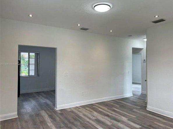 538 SW 7th Street, Hallandale Beach FL 33009
