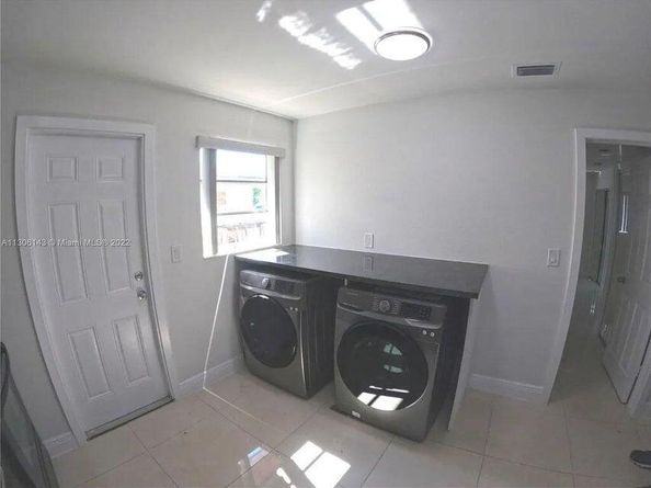 538 SW 7th Street, Hallandale Beach FL 33009