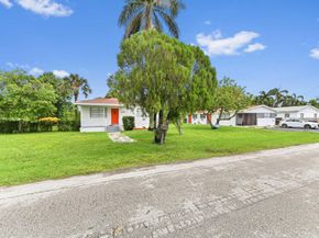 538 SW 7th Street, Hallandale Beach FL 33009