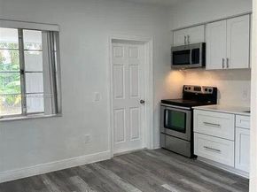538 SW 7th Street, Hallandale Beach FL 33009