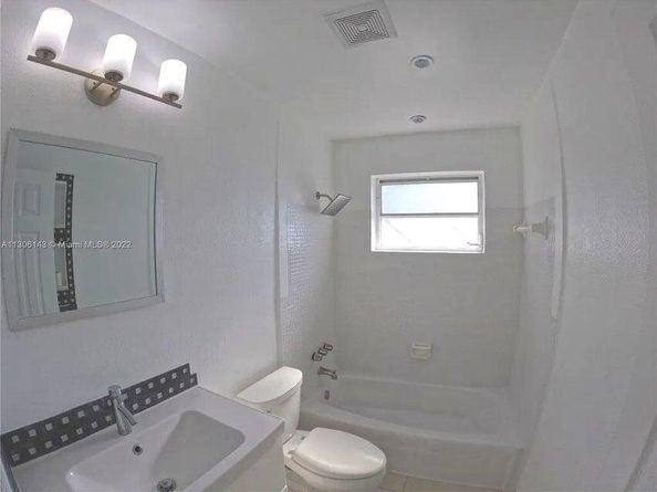 538 SW 7th Street, Hallandale Beach FL 33009