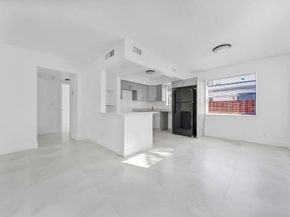 2420 Johnson St 107, Hollywood FL 33020