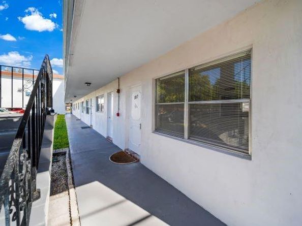 2420 Johnson St 107, Hollywood FL 33020