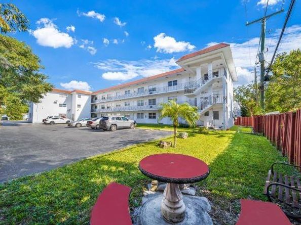 2420 Johnson St 107, Hollywood FL 33020