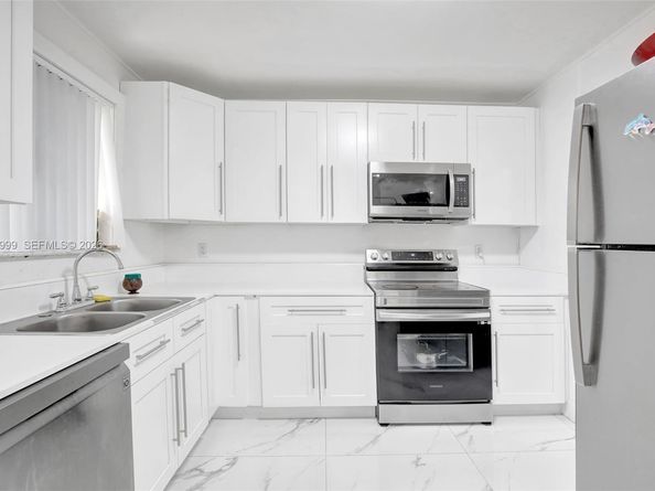 311 SW 68th Terrace, Pembroke Pines FL 33023