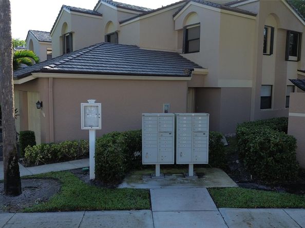 9807 NW 1st Ct 9807, Plantation FL 33324