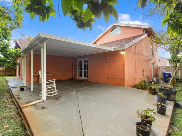 7527 SW 7th Court, North Lauderdale FL 33068