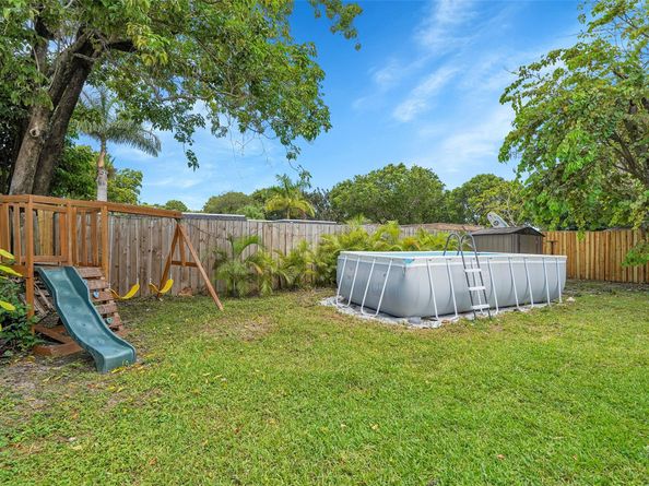 7904 NW 74th Ter, Tamarac FL 33321