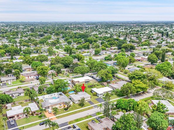 7904 NW 74th Ter, Tamarac FL 33321