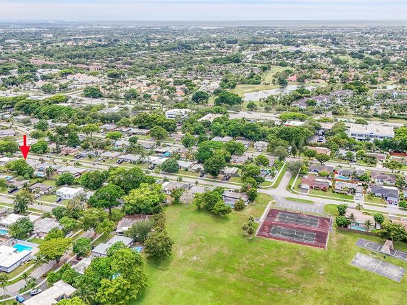 7904 NW 74th Ter, Tamarac FL 33321