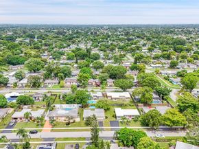7904 NW 74th Ter, Tamarac FL 33321