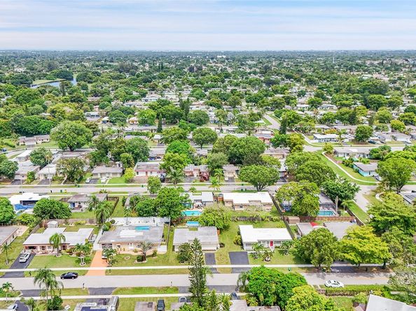 7904 NW 74th Ter, Tamarac FL 33321